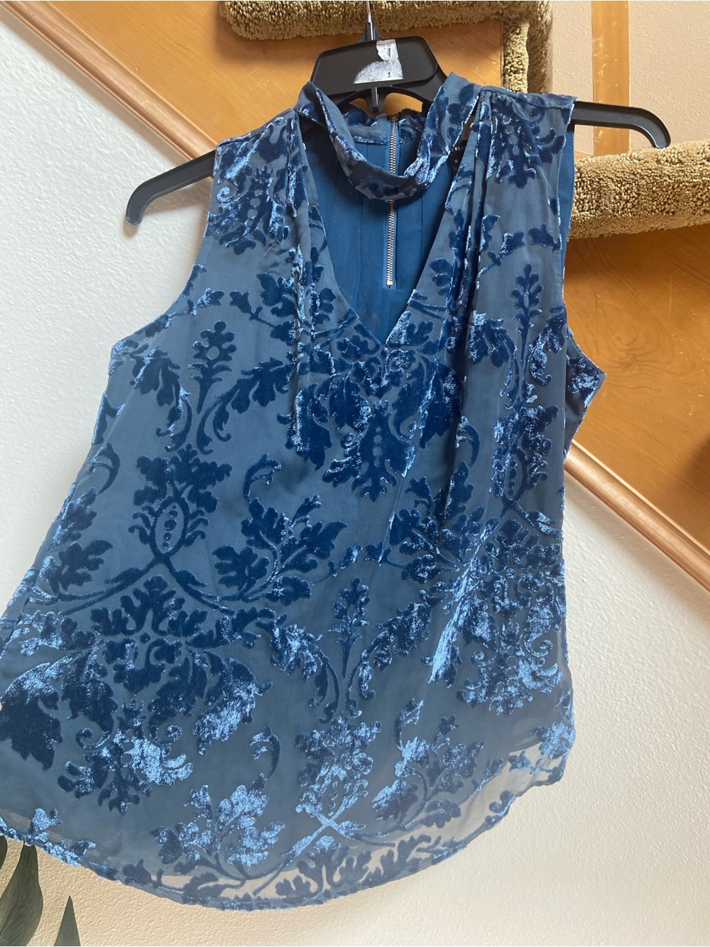 White House Black Market Salma Choker-Neck Top Blue Velour new women’s size 8